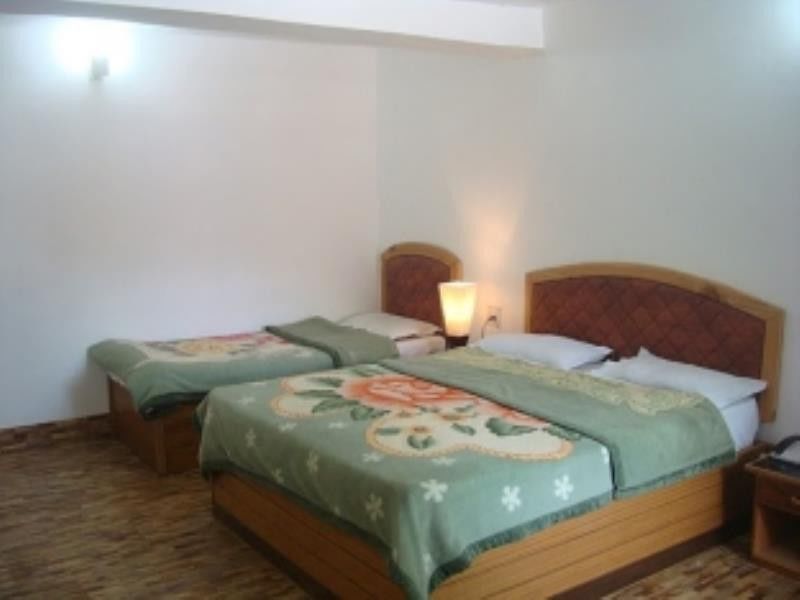 Hotel New Bharat Bhimtal Bagian luar foto
