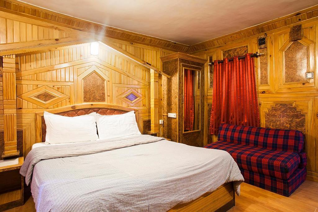 Hotel New Bharat Bhimtal Bagian luar foto