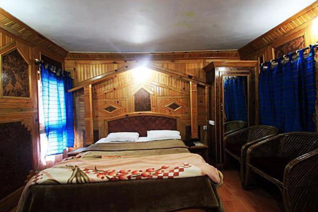 Hotel New Bharat Bhimtal Bagian luar foto