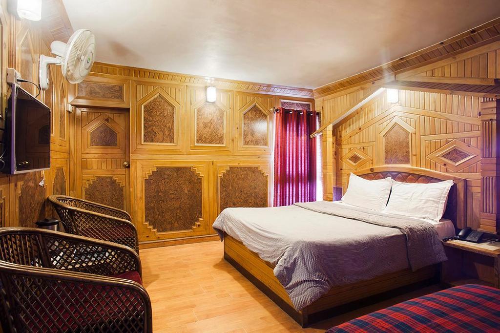 Hotel New Bharat Bhimtal Bagian luar foto
