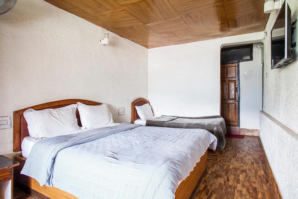 Hotel New Bharat Bhimtal Bagian luar foto