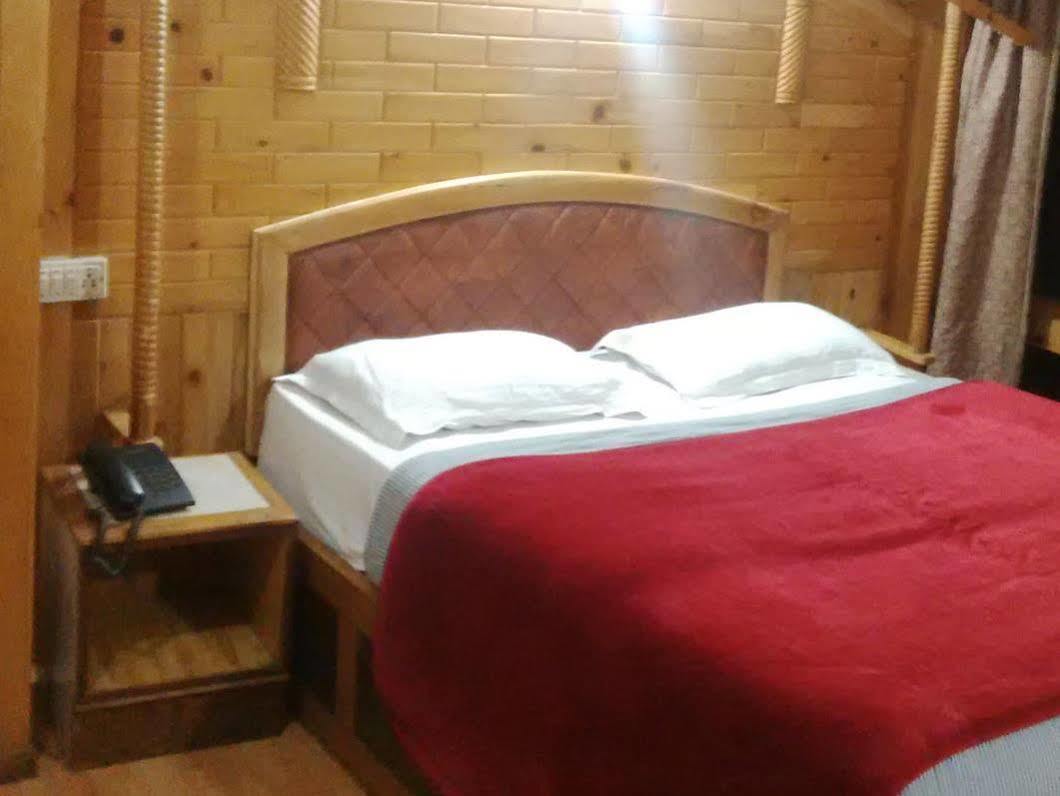 Hotel New Bharat Bhimtal Bagian luar foto